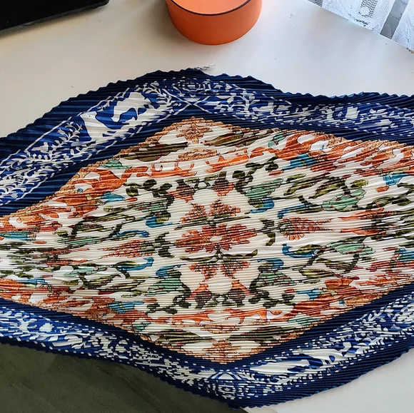 Hermès Early America Plissé 90 scarf With Box - Picture 3 of 17